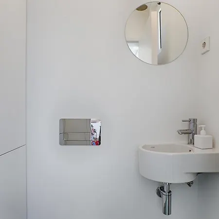 Bmyguest - Fifty Two * Lisbon